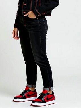 Nike black red leather low dunks sneakers